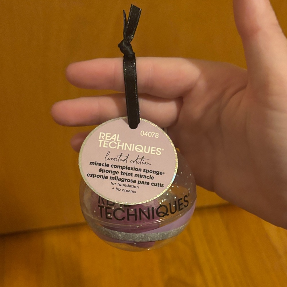 Real Techniques Limited Edition Purple and Silver Sponge Ornament NWT